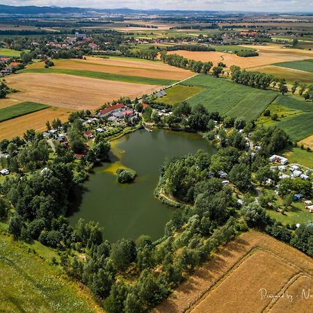 Forteca, Pokoje Goscinne Nad Stawem Dzierzoniow Exterior foto