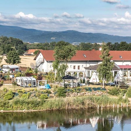 Forteca, Pokoje Goscinne Nad Stawem Dzierzoniow Exterior foto