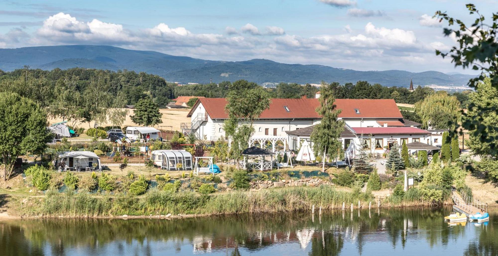 Forteca, Pokoje Goscinne Nad Stawem Dzierzoniow Exterior foto
