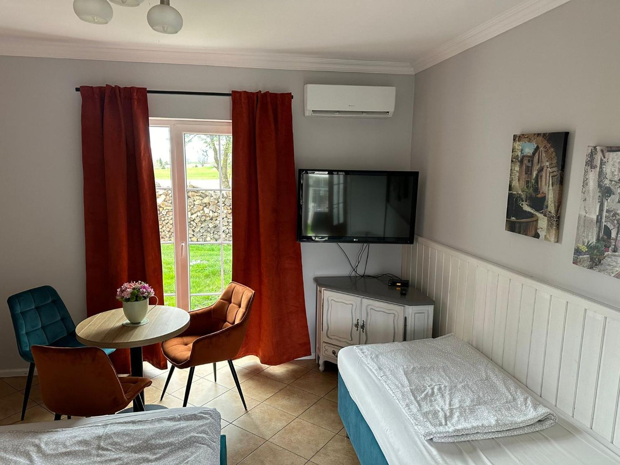 Forteca, Pokoje Goscinne Nad Stawem Dzierzoniow Exterior foto